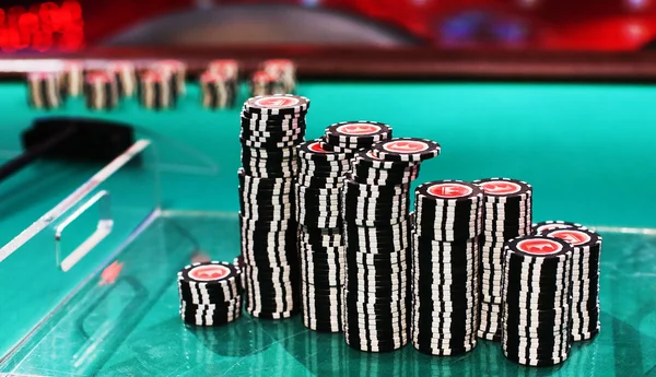 Чипы казино — стоковое фото