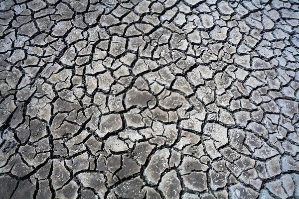 Bir doku olarak kurak mevsiminde Kuru toprak çatlaklar — Stok fotoğraf