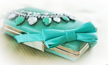 küçük çanta ile kolye