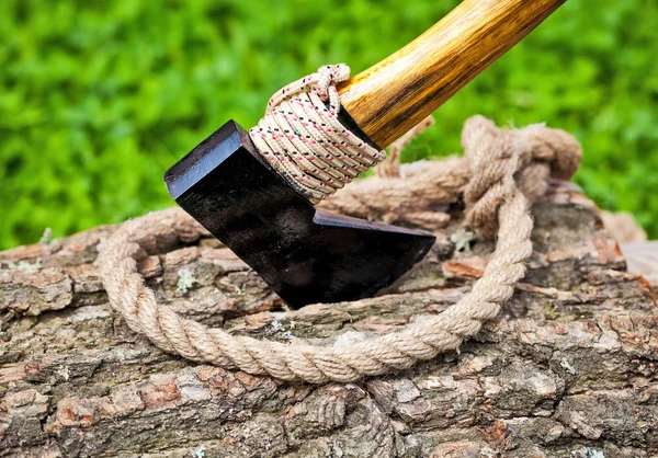 Axe and rope on wood — Stock Photo, Image