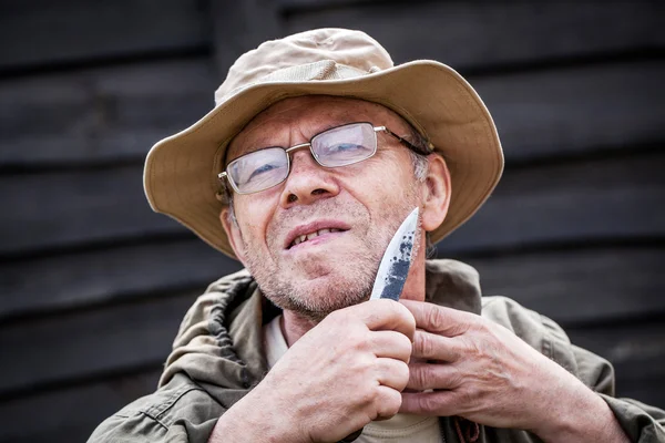 Man shaving by knife — Stock Photo, Image