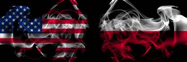 Amerika Birleşik Devletleri Polonya, Polonya ve Polonya 'ya karşı yan yana yerleştirilmiş dumanlı bayraklar