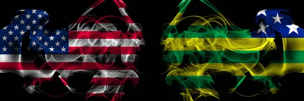 Stany Zjednoczone Ameryki Brazylia Brazylia Goias Flagi Dymu Umieszczone Obok — Zdjęcie stockowe