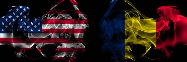 Estados Unidos América Chade Bandeiras Fumaça Chade Colocadas Lado Lado — Fotografia de Stock