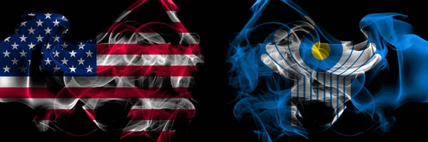 Amerikai Egyesült Államok Nemzetközösségi Füst Zászlók Egymás Mellett — Stock Fotó