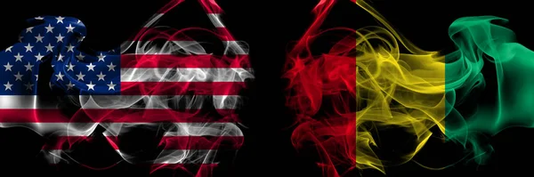 Сполучені Штати Америки Проти Гвінеї Курять Прапори Поміщені Пліч Пліч — стокове фото