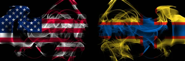 Estados Unidos Ingrian Fuman Banderas Colocadas Una Lado Otra —  Fotos de Stock