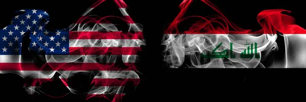 美利坚合众国与伊拉克并排升起的烟旗 — 图库照片