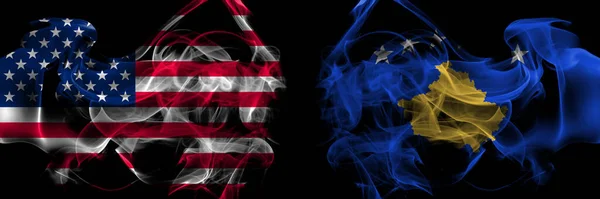 Estados Unidos América Kosovo Bandeiras Fumaça Kosovar Colocadas Lado Lado — Fotografia de Stock