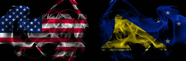Vereinigte Staaten Von Amerika Gegen Neuseeland Tokelau Rauchfahnen Nebeneinander Platziert — Stockfoto