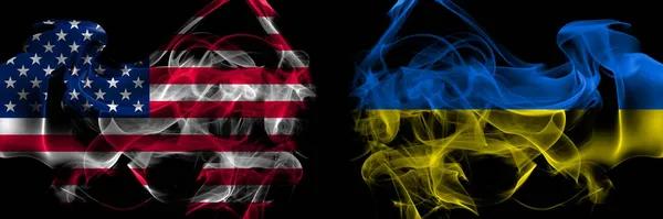 États Unis Amérique Ukraine Drapeaux Fumée Ukrainiens Placés Côte Côte — Photo