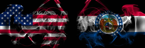 アメリカVsアメリカ アメリカ アメリカ アメリカ ミズーリ州の煙旗を並べて置く — ストック写真