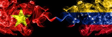 Vietnam, Vietnamlılar Venezuela 'ya karşı duman bayrakları yan yana.