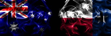 Avustralya bayrakları, Avustralya, Amerika Birleşik Devletleri, Amerika, ABD, Amerika, Teksas. Duman bayrağı siyah arkaplanda yan yana yerleştirildi. 