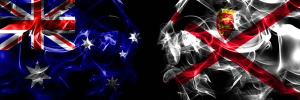オーストラリアの旗 オーストラリア対イギリス イギリス イギリス ジャージー 黒地に煙旗を並べて — ストック写真