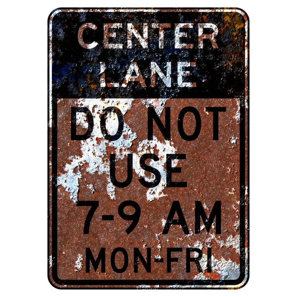 Старый Ржавый Американский Дорожный Знак Center Lane Control Time — стоковое фото