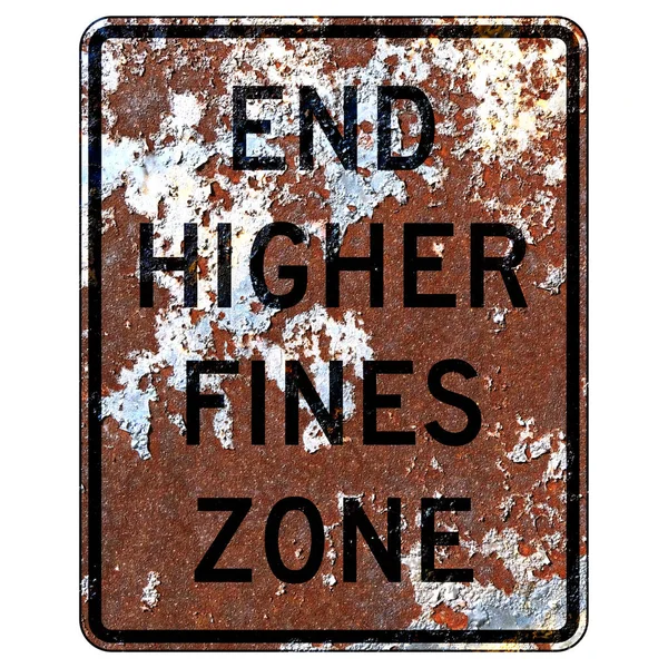 Старый Ржавый Американский Дорожный Знак Конец Высокой Зоны Штрафов — стоковое фото