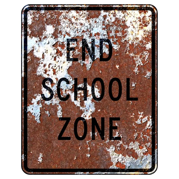 Старый Ржавый Американский Дорожный Знак End School Zone — стоковое фото