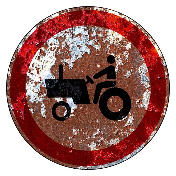 Velho Signo Rodoviário Grunge Signo Proibitivo Estrada Fechada Aos Tractores — Fotografia de Stock