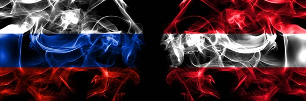 Oroszország Orosz Ausztria Osztrák Zászlók Füstjelző Elhelyezett Egymás Mellett Elszigetelt — Stock Fotó