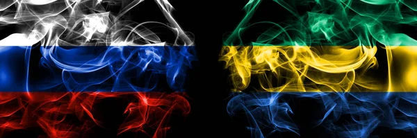 Россия Россия Габон Габон Габонские Флаги Дымовой Флаг Помещен Бок — стоковое фото