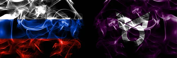 俄罗斯 俄罗斯对日本 北海道 亚地旗 在黑色背景下并排隔离的烟雾旗 — 图库照片