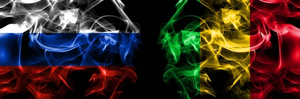 Rusia Rusia Malí Banderas Bandera Humo Colocada Lado Lado Aislada —  Fotos de Stock