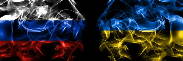 Rusya, Ukrayna 'ya karşı, Ukrayna bayrakları. Siyah arkaplanda yan yana izole edilmiş duman bayrağı. 