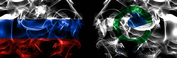 Rusya, Ruslara karşı Amerika, ABD, ABD, Amerika, Carrollton, Teksas bayrakları. Siyah arkaplanda yan yana izole edilmiş duman bayrağı. 