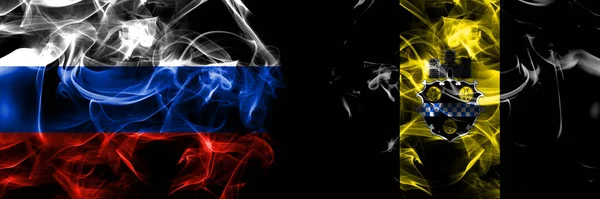 俄罗斯 俄罗斯对美国 匹兹堡 宾夕法尼亚国旗 在黑色背景下并排隔离的烟雾旗 — 图库照片
