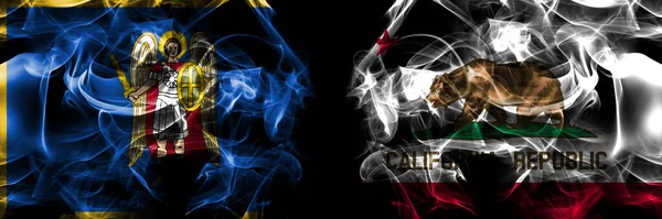 Київ Київ Проти Каліфорнійського Прапора Прапори Куріння Розміщені Пліч Пліч — стокове фото