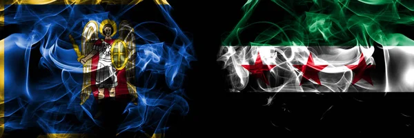 基辅对叙利亚 阿拉伯叙利亚共和国 三星旗 在黑色背景下肩并肩放置的烟雾旗 — 图库照片
