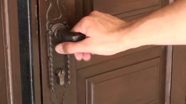 Kapı açılıp