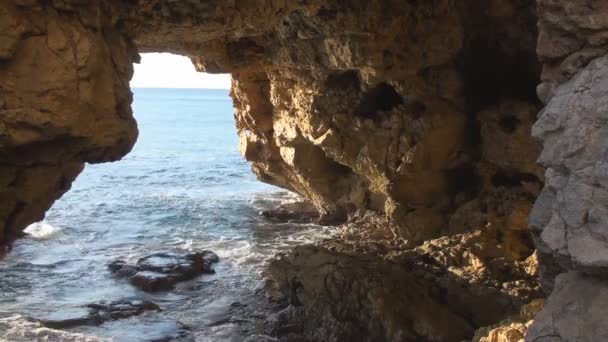 Cueva marina — Vídeo de stock