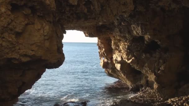 Cueva marina — Vídeo de stock