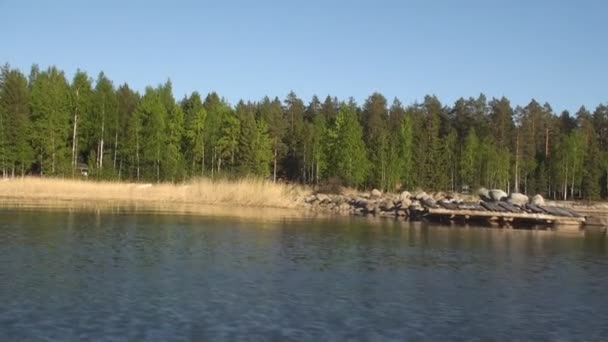 Excursion en bateau sur une rivière 