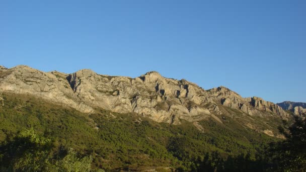 Puesta de sol en montañas — Vídeo de stock