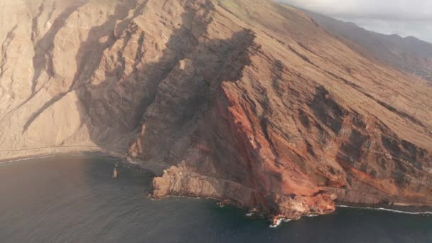 Aerial Slider Atlantic Ocean Coast Multilayer Rock Formation Mountain Slope — Stock Video