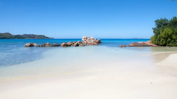 Anse boudin beach praslin i Seychellerna — Stockfoto