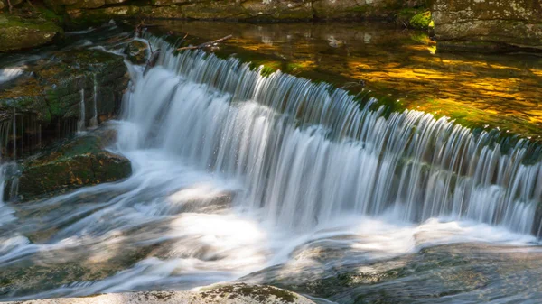 Szklarki vattenfall i karkonosze-bergen — Stockfoto