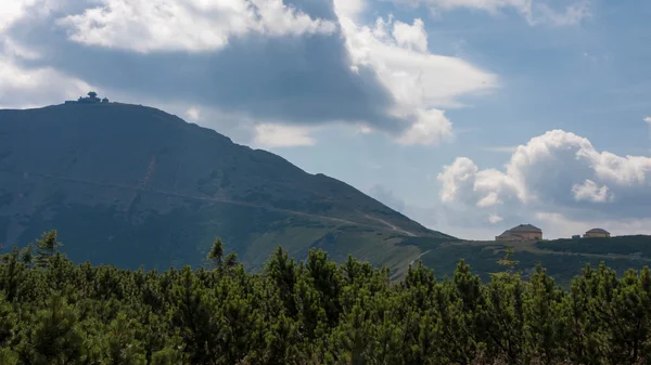 Karkonosze dağ manzaralarına ve doğa yürüyüşü — Stok fotoğraf