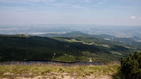 Karkonosze výhled na hory a turistiku — Stock fotografie