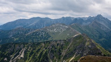 Tatry dağlara manzarası ve trekking czerwone wierchy