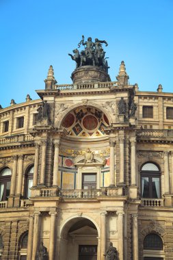 Semper opera