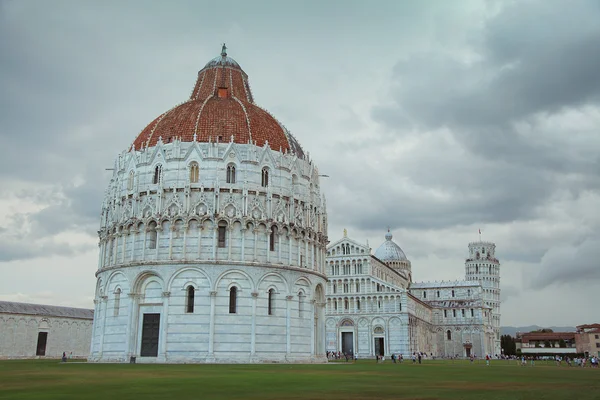 Leunende pisa — Stockfoto