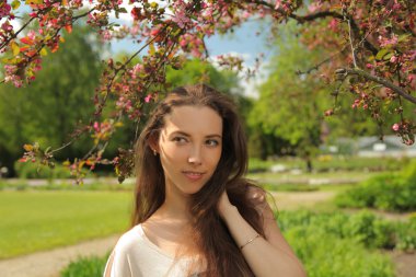 parkta beautyful kız