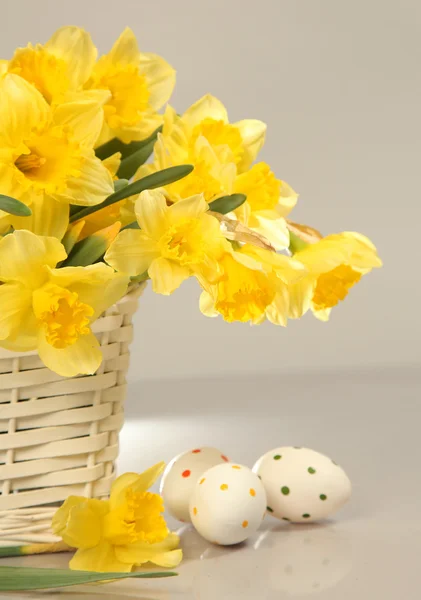 Spring and eggs — Stock Photo, Image