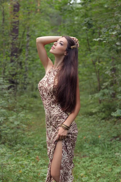 Woman in forest — Stock Photo, Image