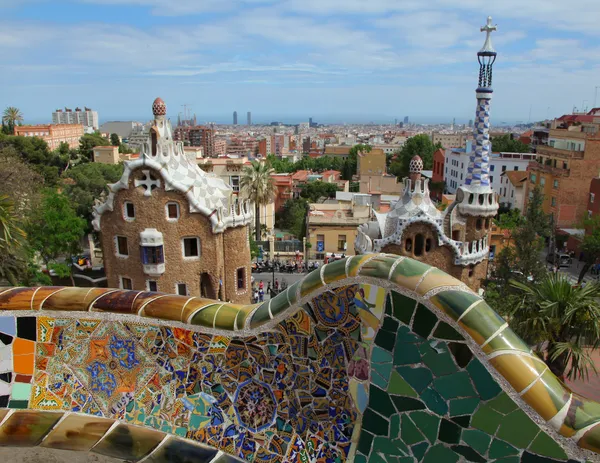 Park Guell är den berömda parken designad av Antoni Gaudi och byggdes under åren 1900 till 1914 — Stockfoto