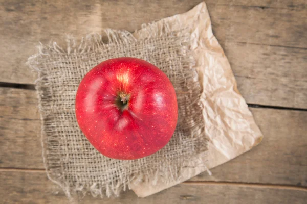 Солодке червоне яблуко — стокове фото